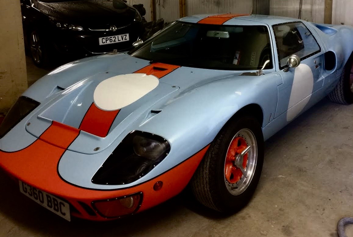 Ford GT40 Gulf livery restoration